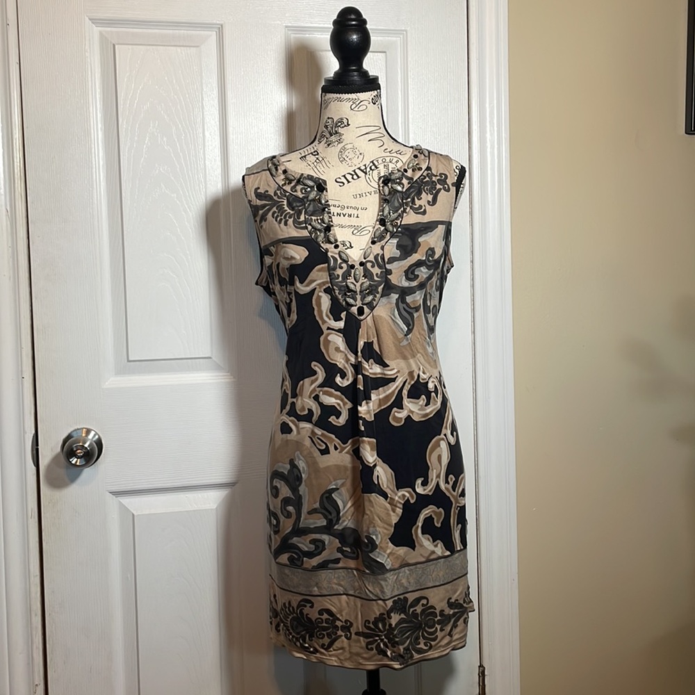 Beautiful sleeveless top/dress.